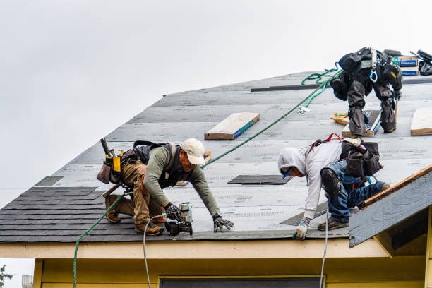Professional Gutter Installation technician working in Ridgecrest, FL